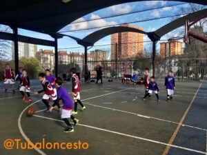 Partido de Minibasket entre dos colegios de Gijón